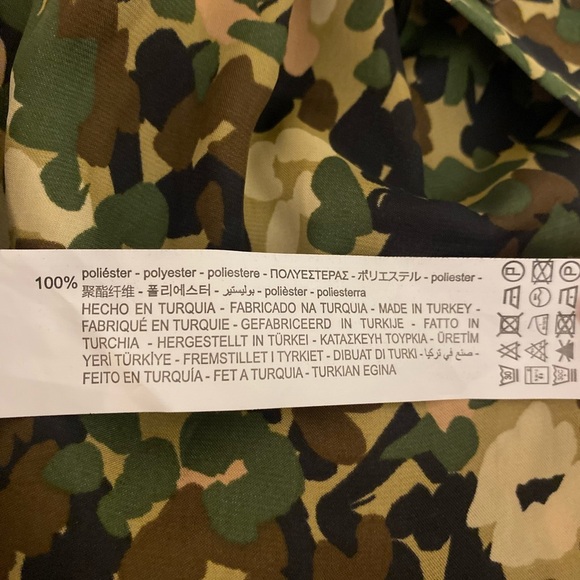 “ZARA” Button Down Oversized Camo Shirt - Picture 15 of 15